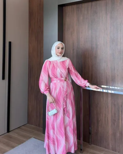 Model wearing the Safira Dress in Pink