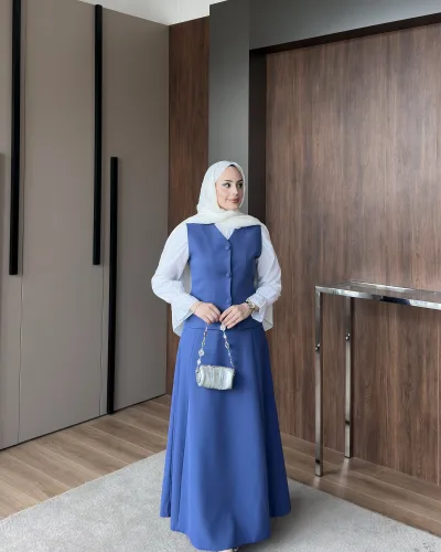 Model wearing the Velora Set in Blue